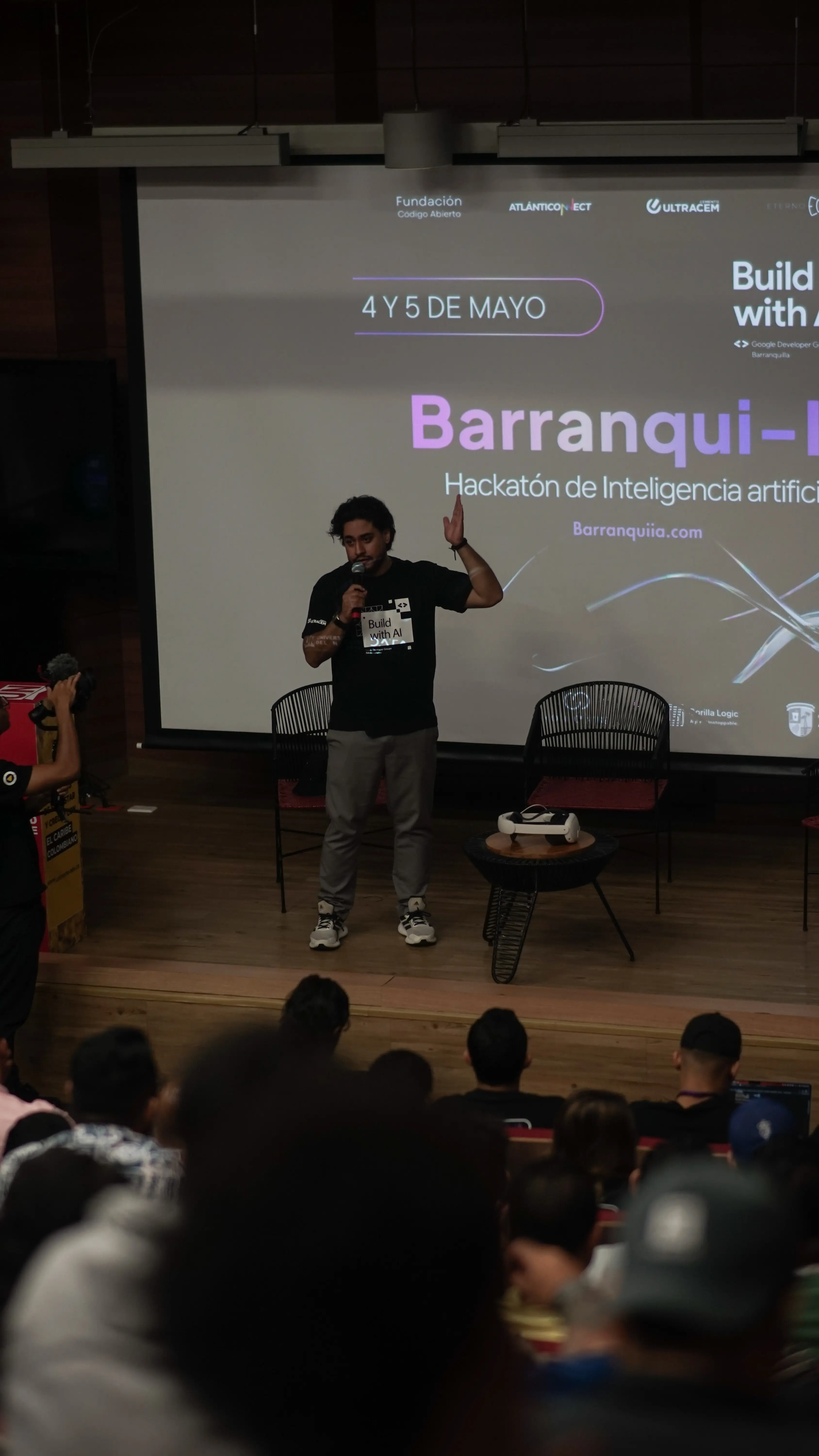 Comunidad tecnológica reunida